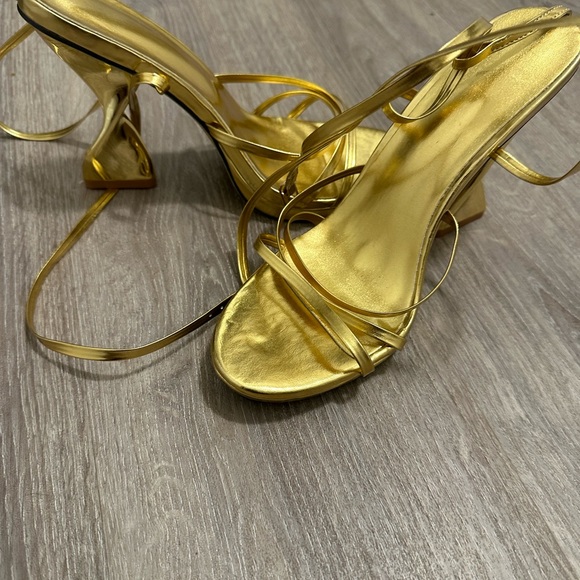 Beautiful Gold Strappy Heels - Statement heels - Picture 7 of 11